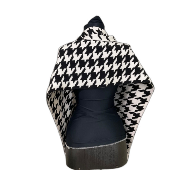 Katie Todd Knit shawl wrap Houndstooth large buttons 60”x15” - Picture 4 of 14